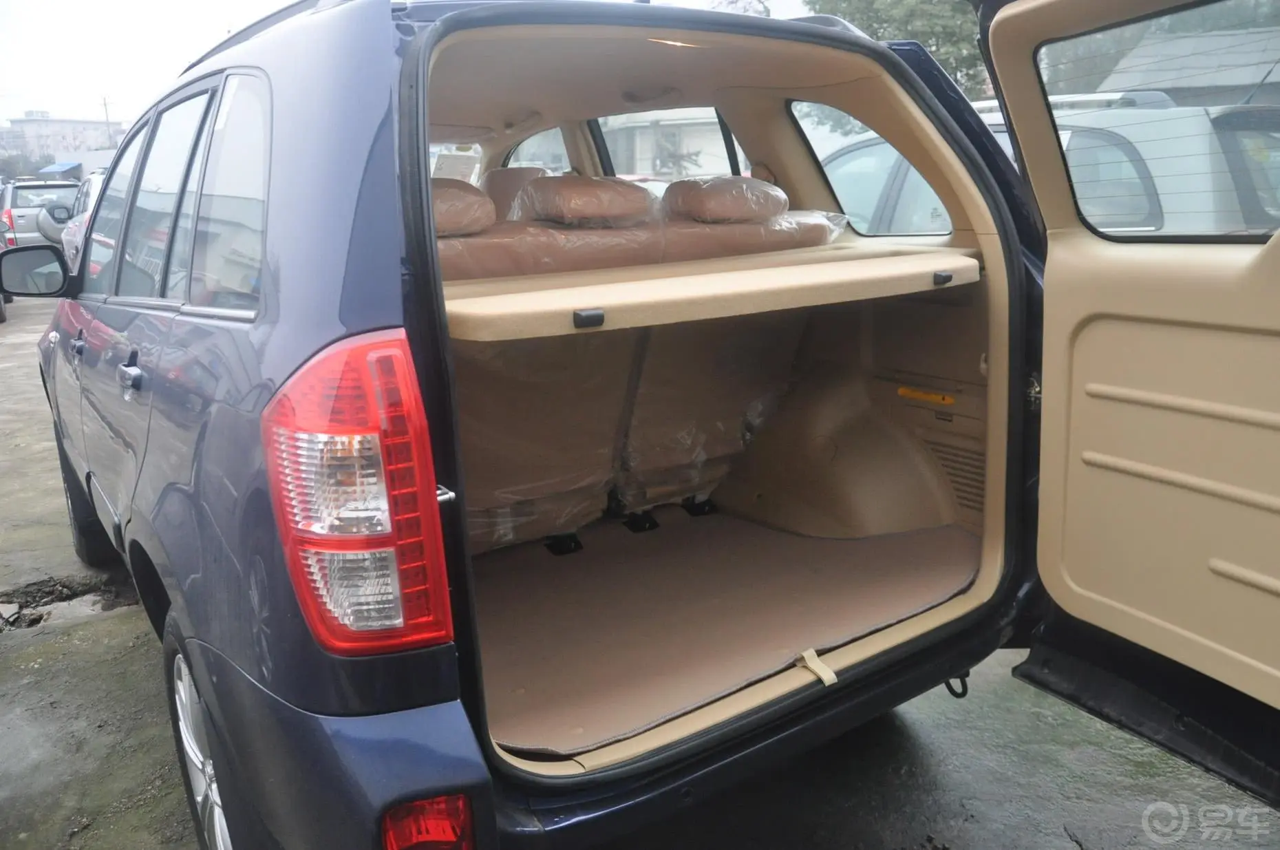 瑞虎精英版 1.6L 自动 DVVT 舒适型行李厢开口范围