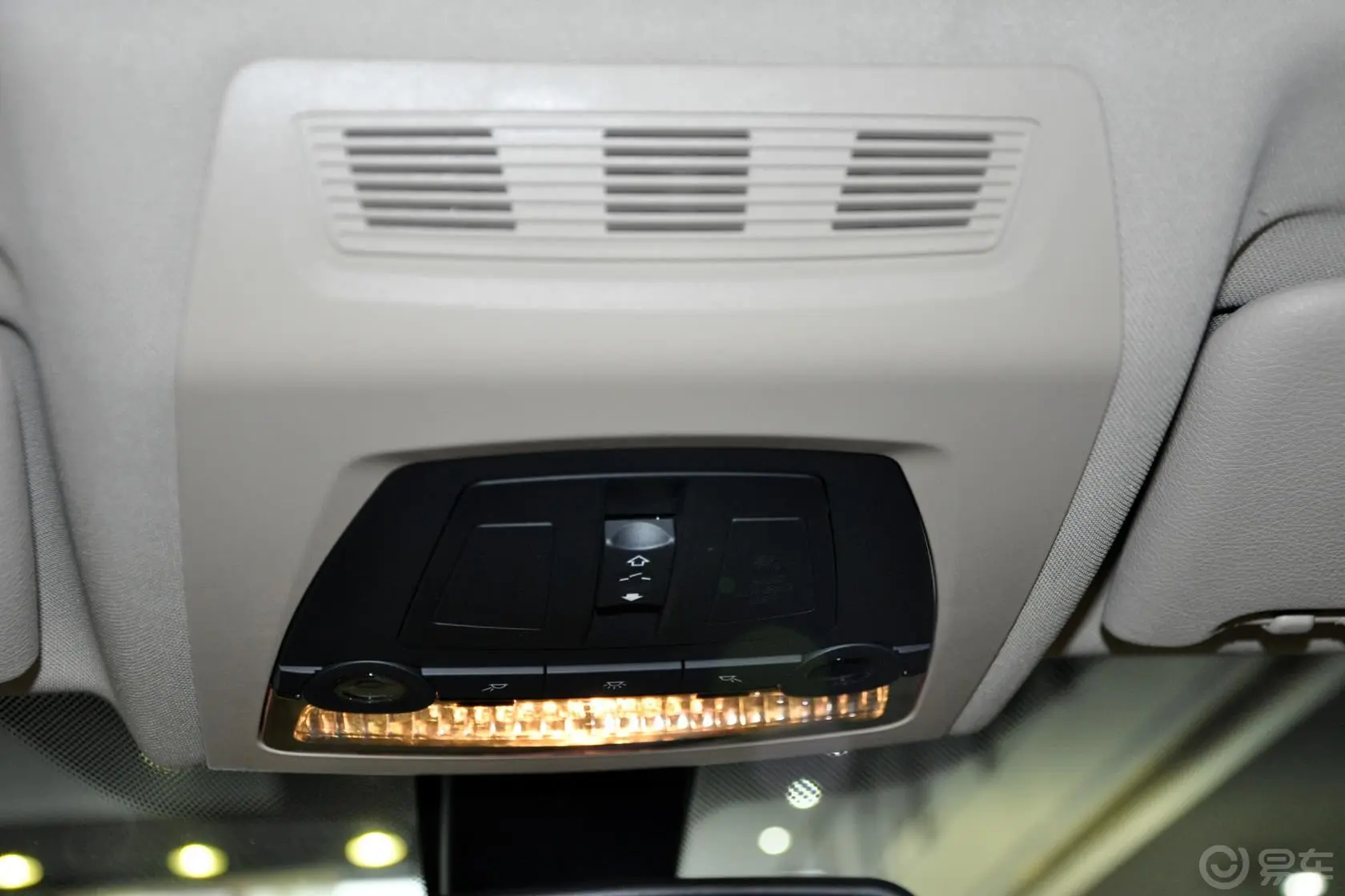 宝马5系(进口)535i xDrive 豪华型前排车顶中央控制区
