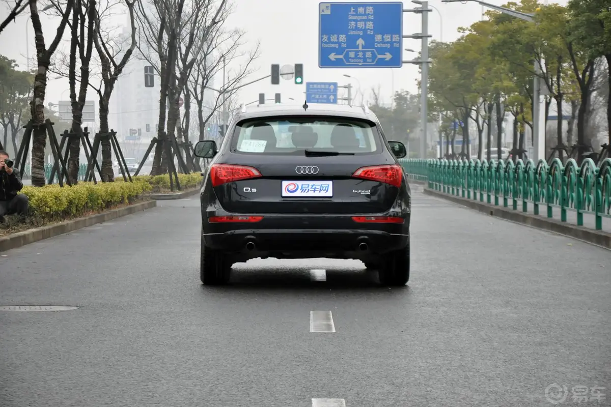 奥迪Q5(进口)2.0 TFSI Hybrid quattro正后水平