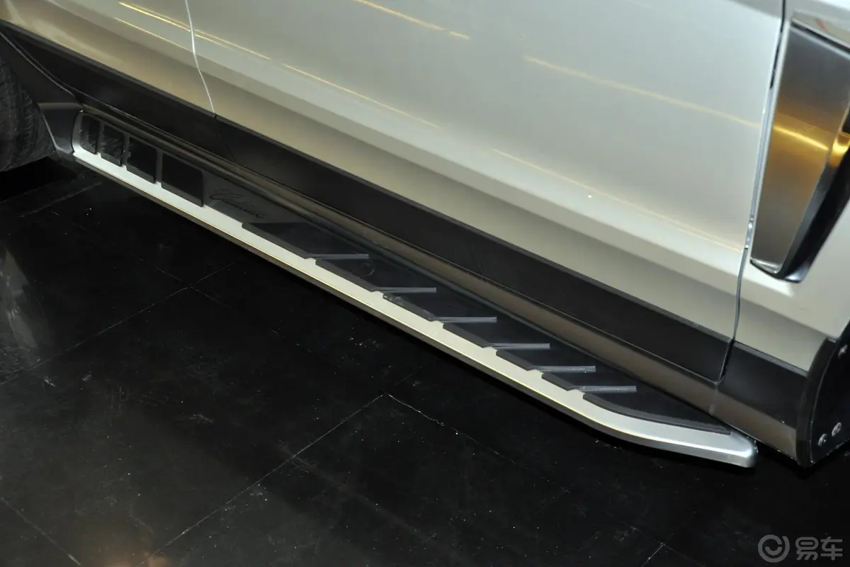 凯迪拉克SRX3.0L 手自一体 旗舰型车门迎宾装饰板