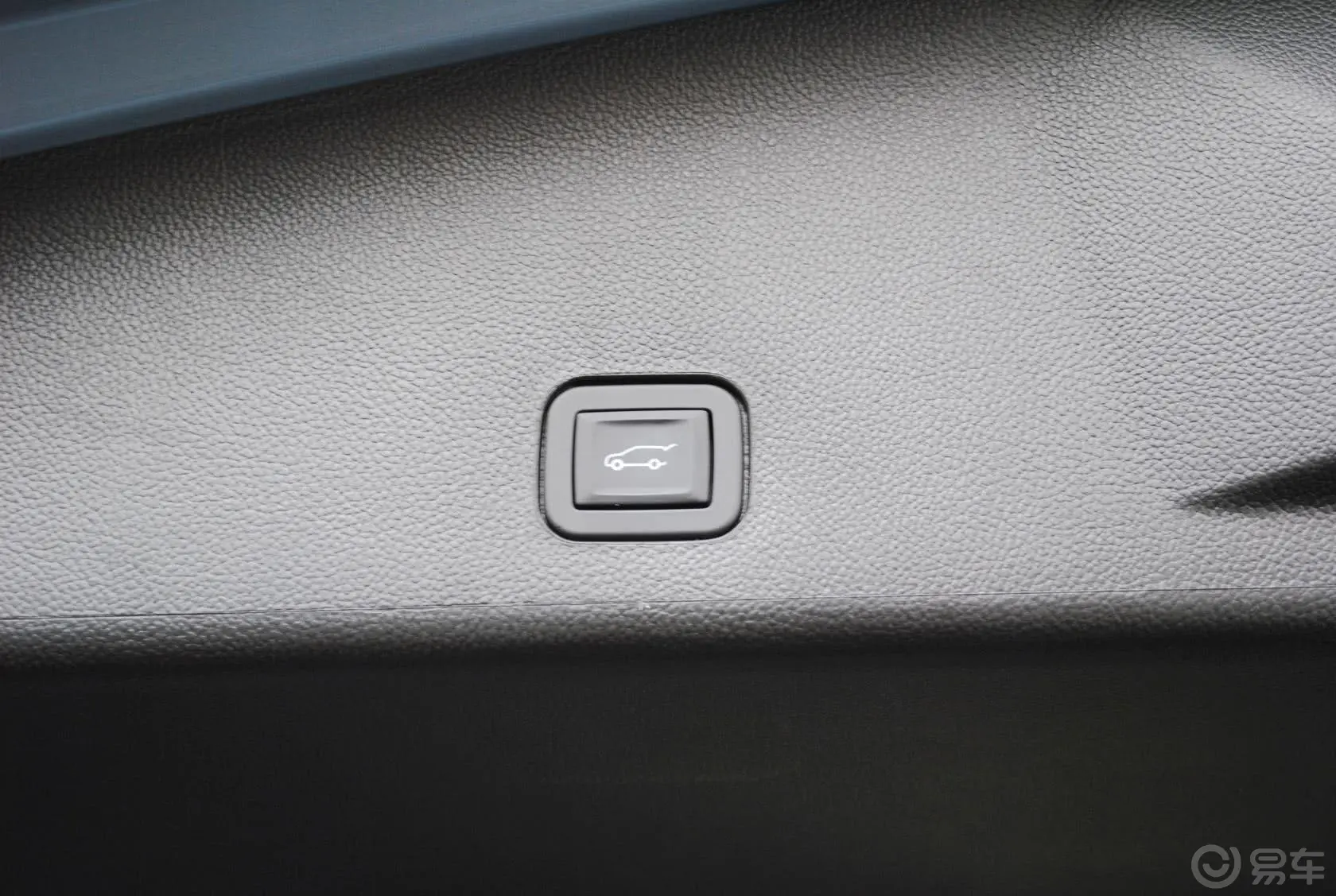 凯迪拉克SRX3.0L 手自一体 精英型车内行李箱锁定键