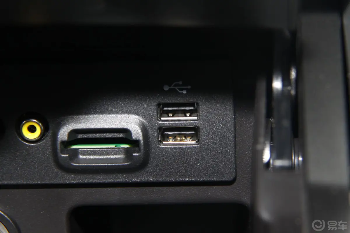 探险者(进口)3.5L 自动 尊享型USB接口