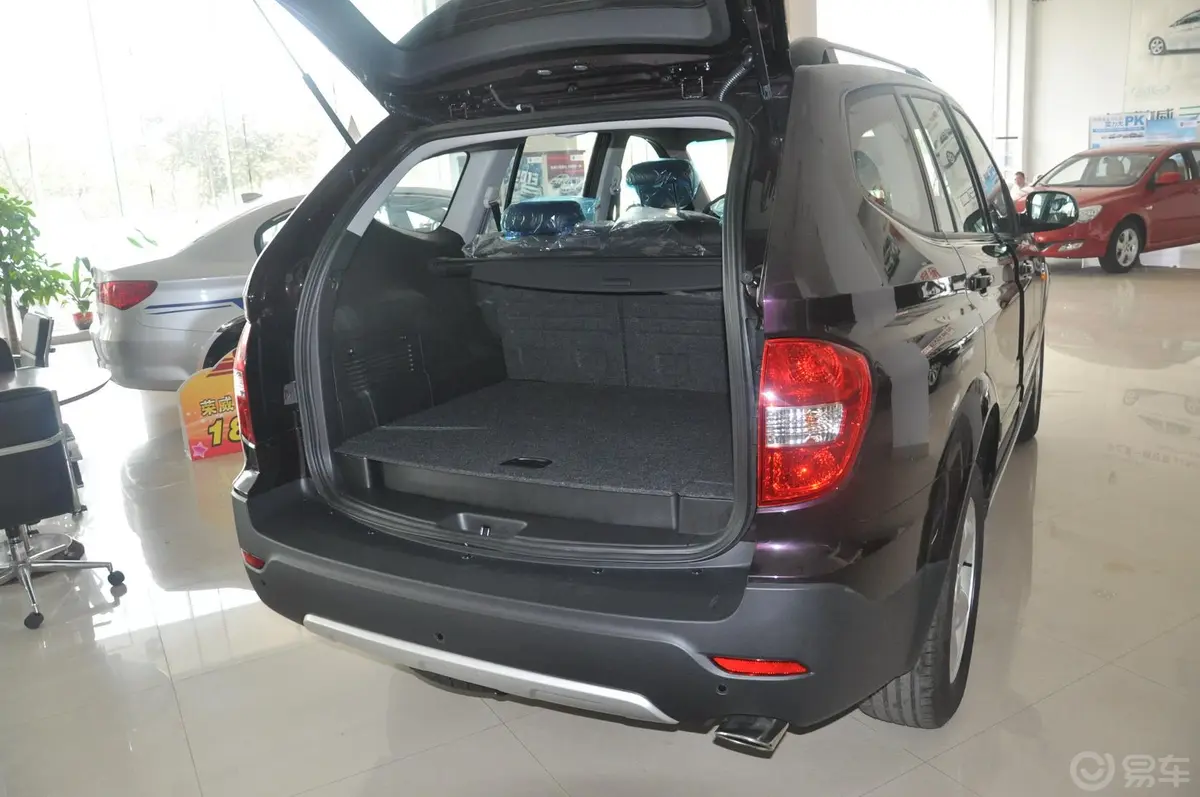 荣威W51.8T 自动 四驱 豪域版行李箱空间