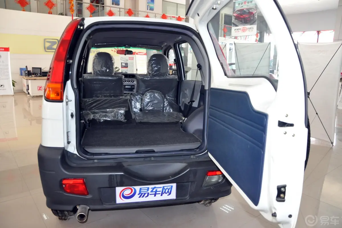 众泰20081.3L 手动 实用型空间