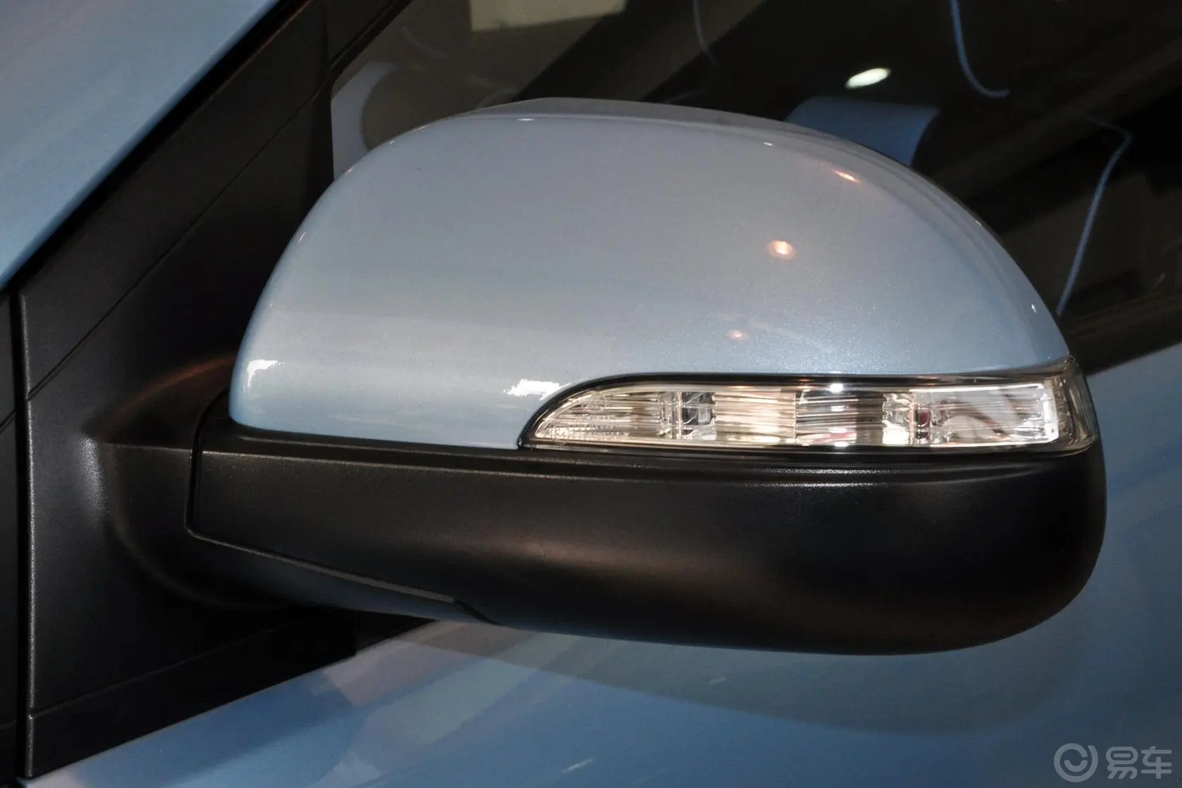 柯兰多2.0L 手动 两驱 舒适版 汽油后视镜转向灯（前）