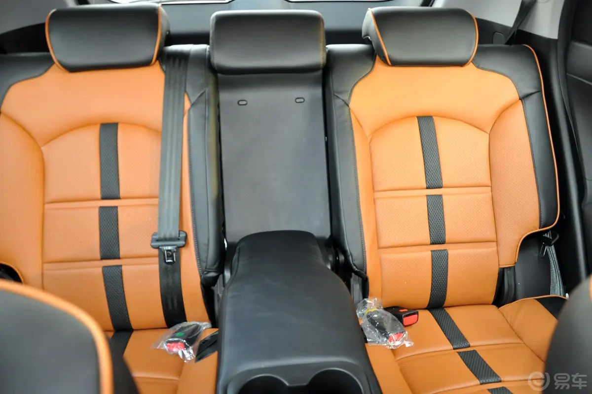 柯兰多2.0L 手动 两驱 舒适版 汽油后排座椅