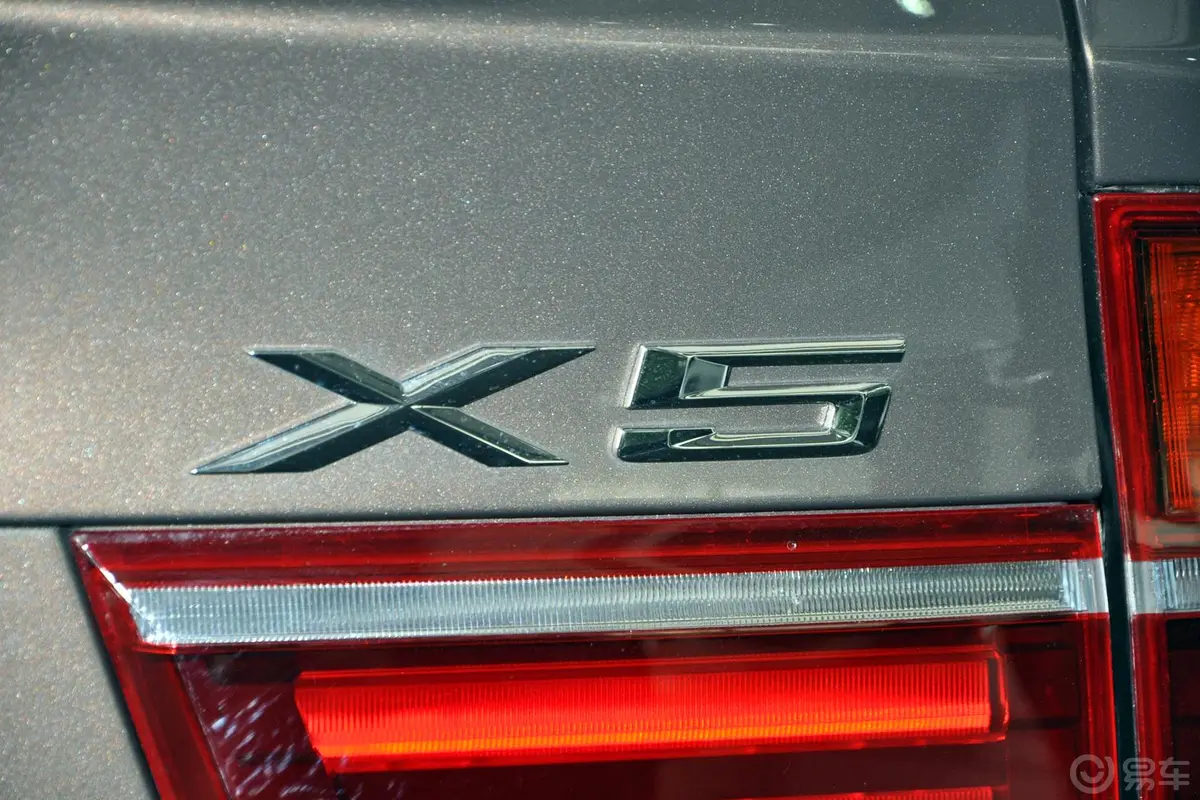 宝马X5(进口)xDrive35i 豪华型尾标
