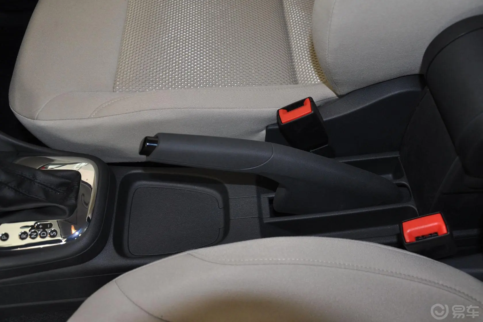 Polo1.4L 自动 舒适版驻车制动（手刹，电子，脚刹）