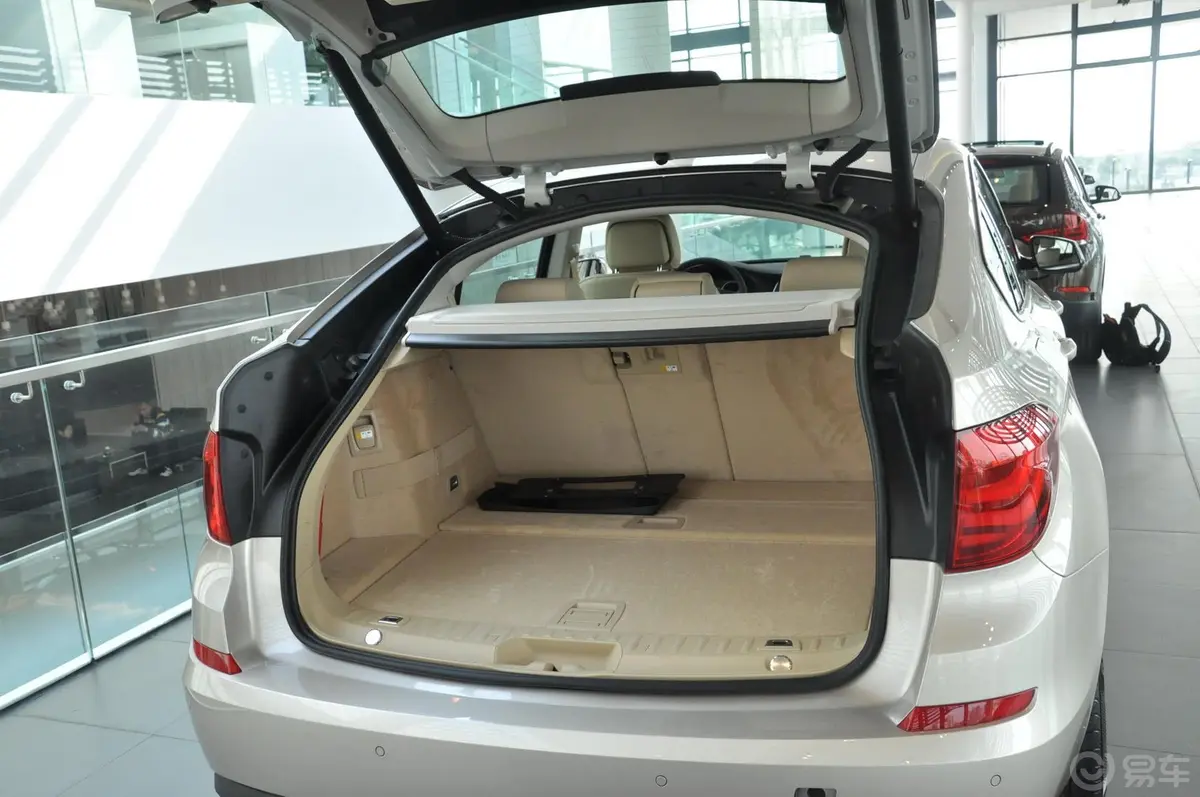 宝马5系GT535i 领先型行李箱空间