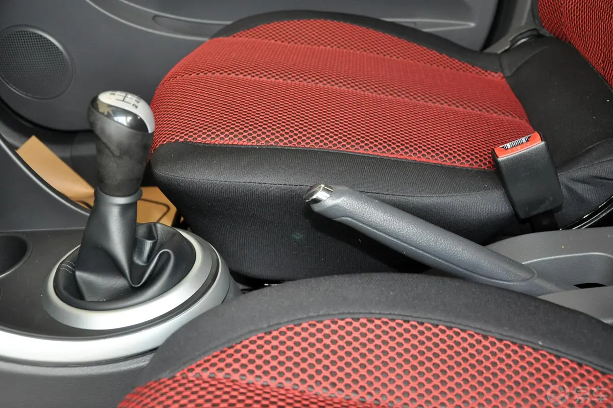 丘比特1.3L 手动 GL Csport 炫酷版驻车制动（手刹，电子，脚刹）