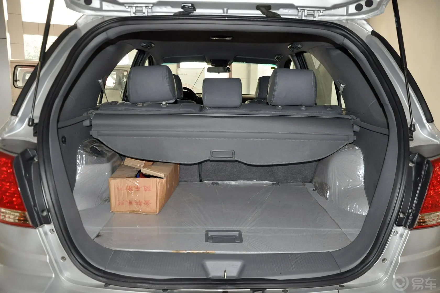 金杯S502.4L 自动 舒适型行李箱空间