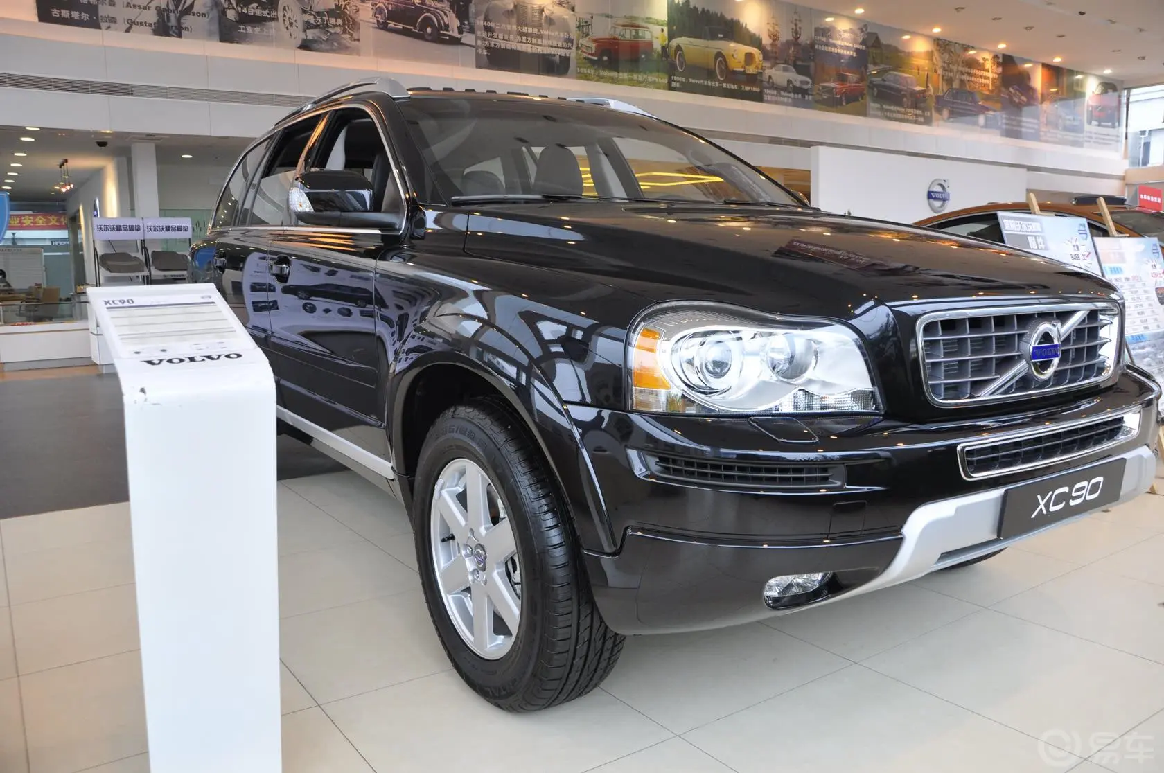 沃尔沃XC902.5T T5 豪华版侧前45度车头向右水平