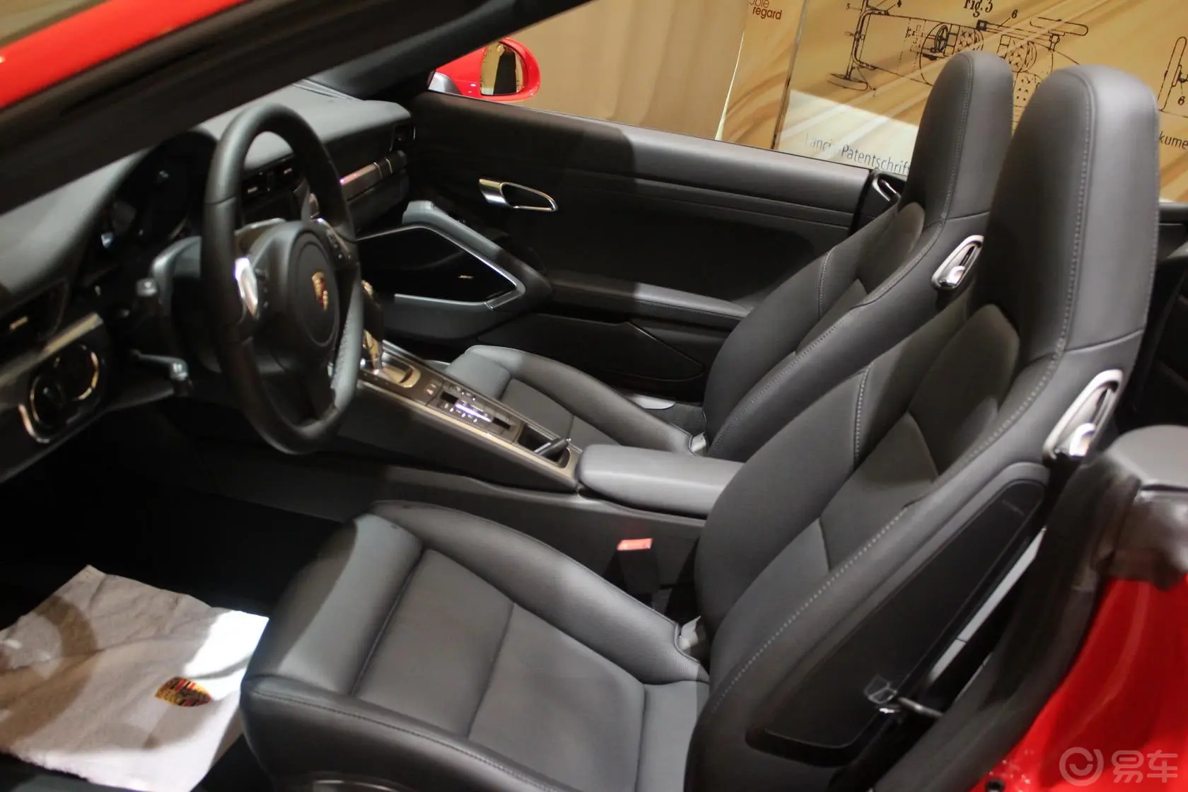 保时捷911Carrera Cabriolet 3.4L前排空间