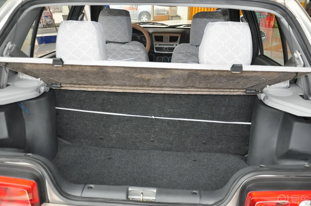 夏利N3 1.0L 手动 两厢 标准型Ⅱ行李箱空间