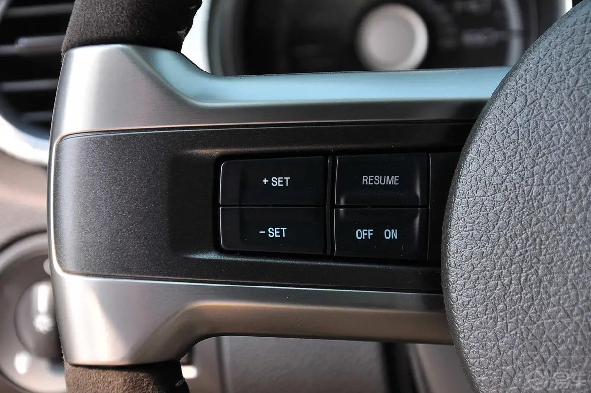 Mustang5.4L 手动 SHELBY GT500 硬顶方向盘功能键（左）