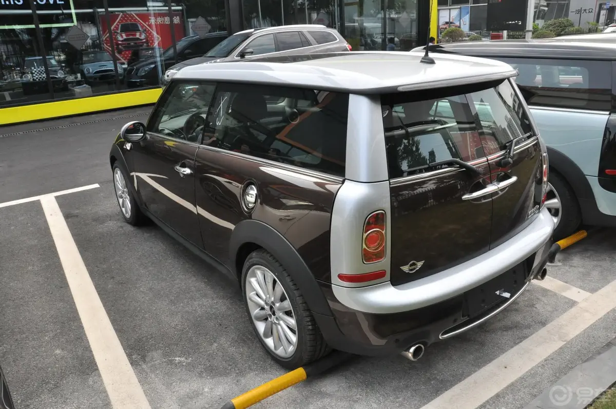 MINI CLUBMANCOOPER S Fun侧后45度车头向左水平