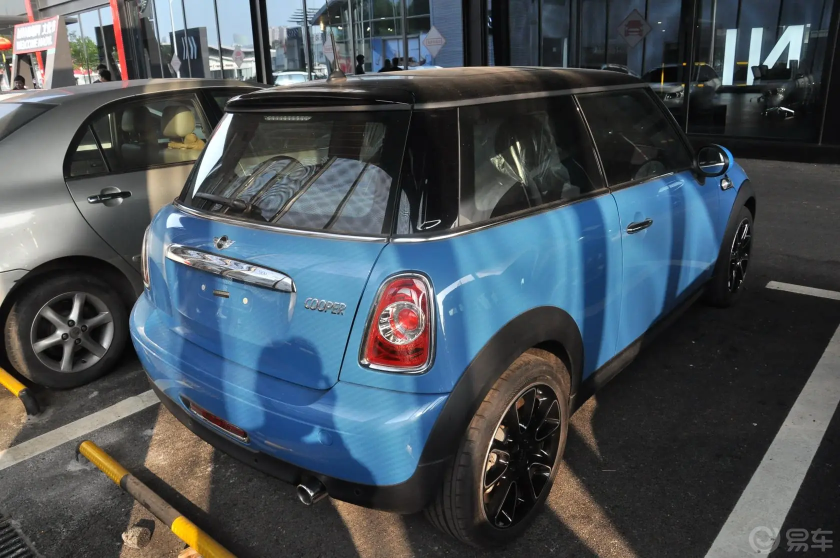 MINICOOPER Bayswater侧后45度车头向右水平