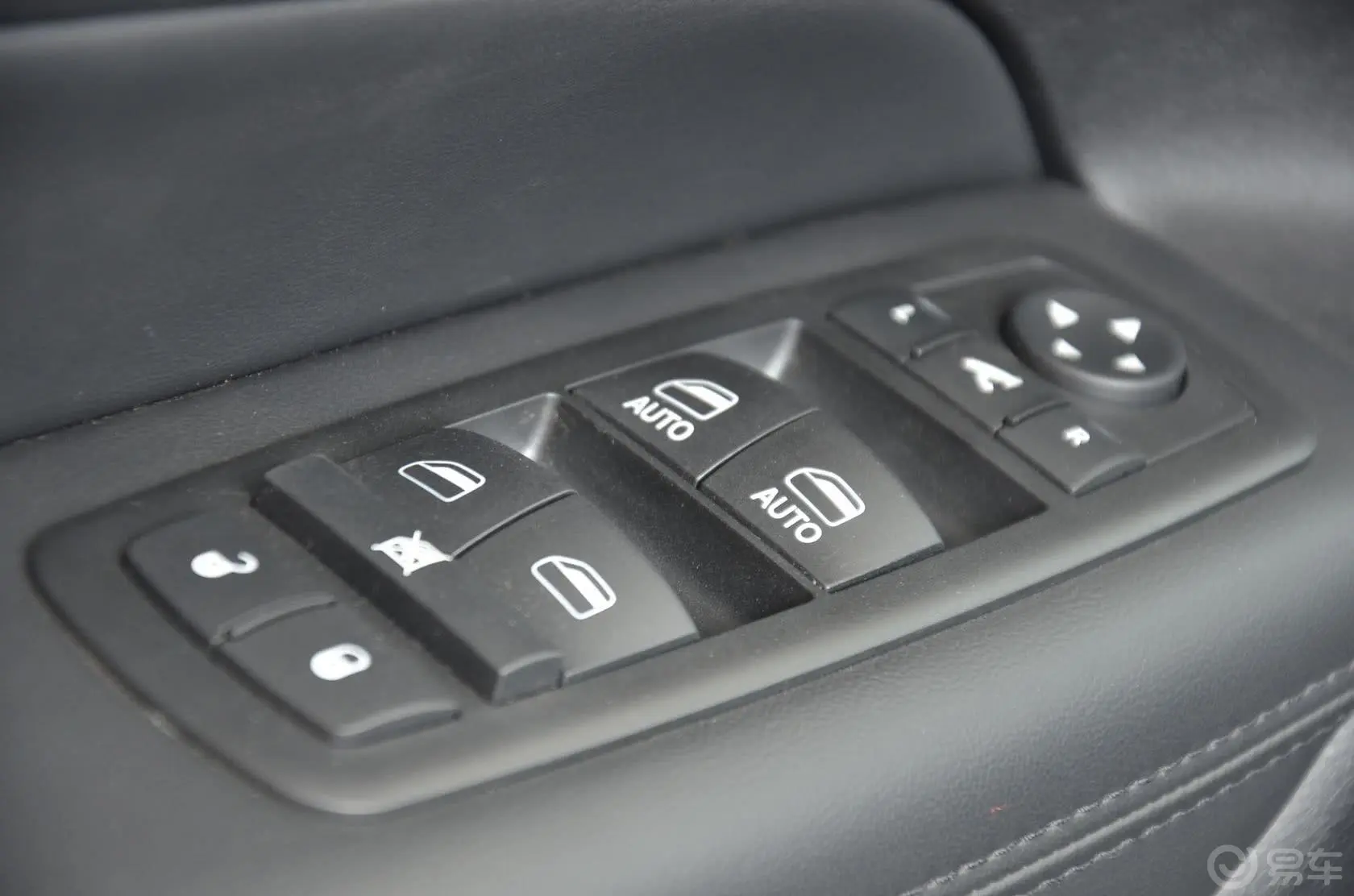 大切诺基(进口)3.6L 舒适版车窗升降键