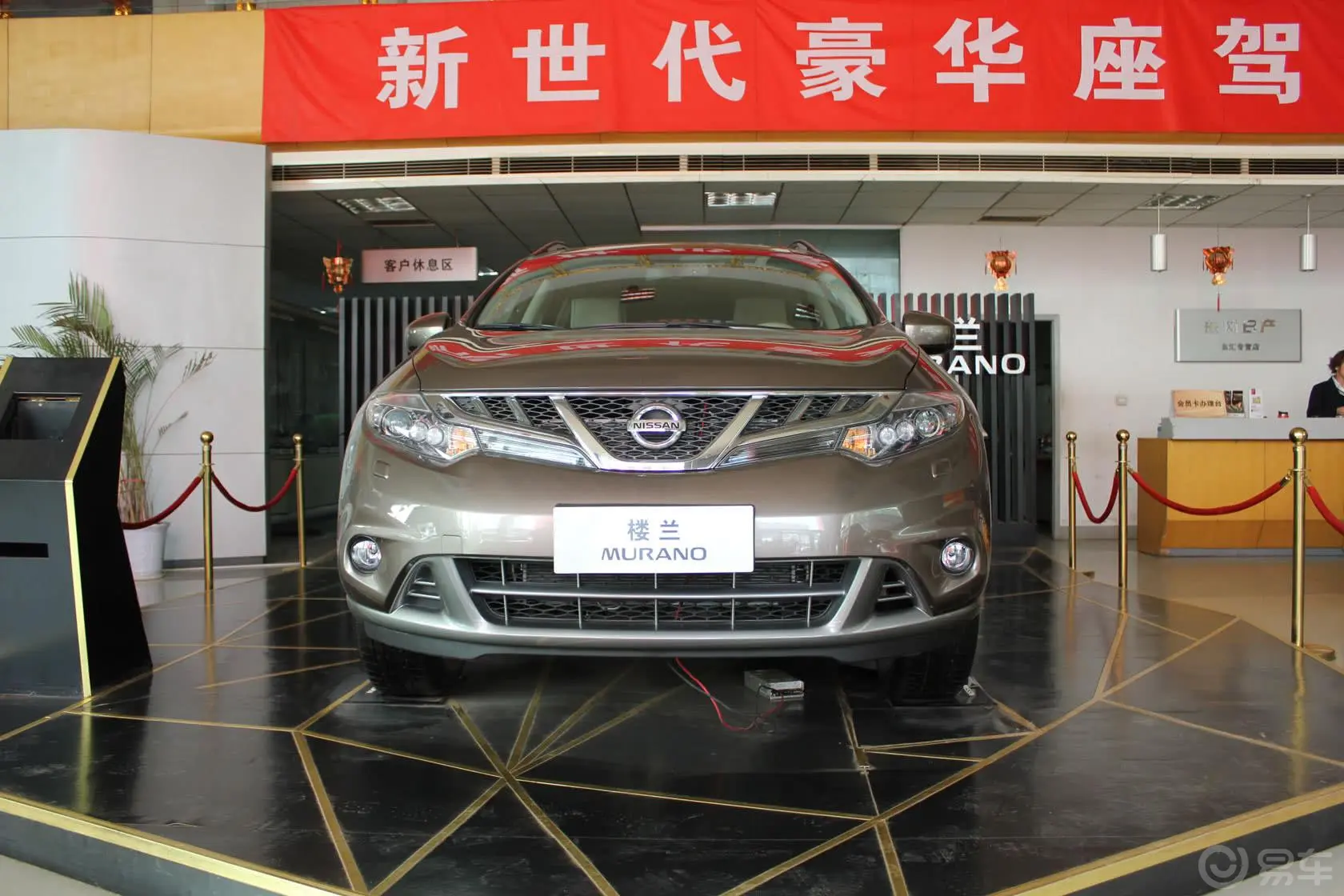 楼兰3.5L V6 CVT外观