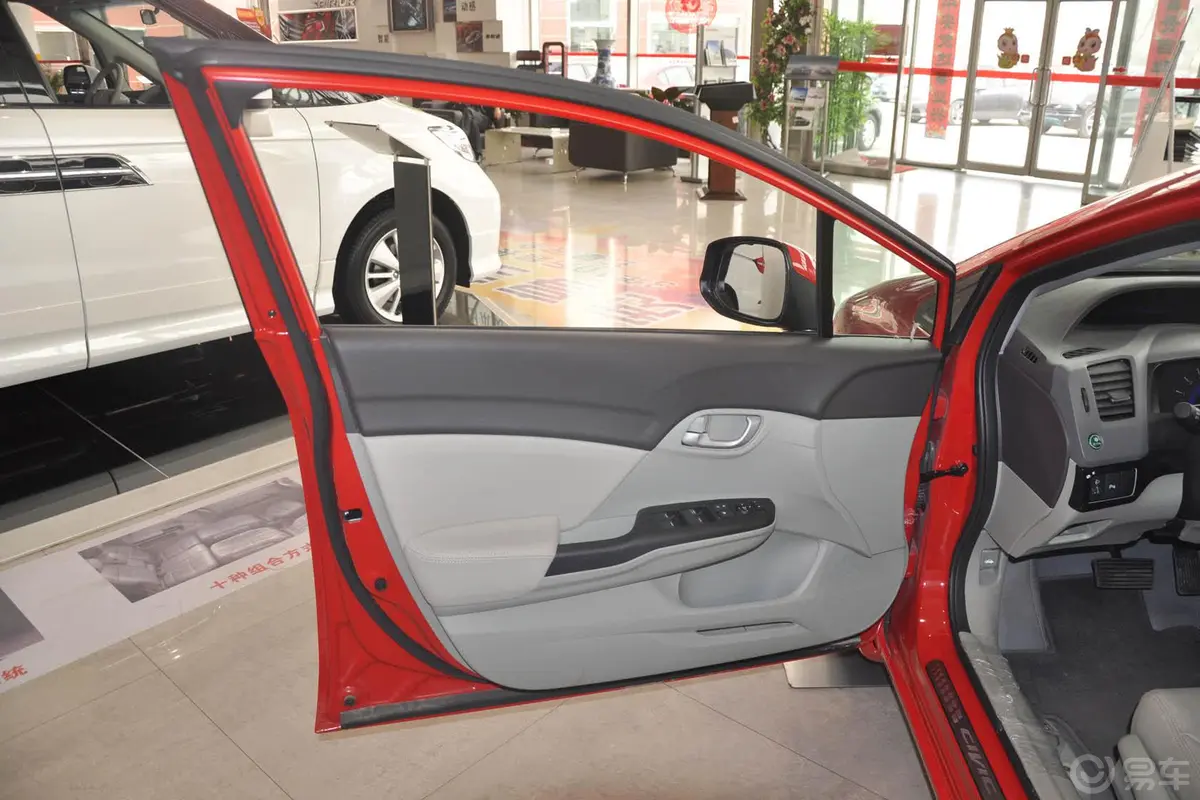 思域1.8L 自动 EXi舒适版驾驶员侧车门内门板