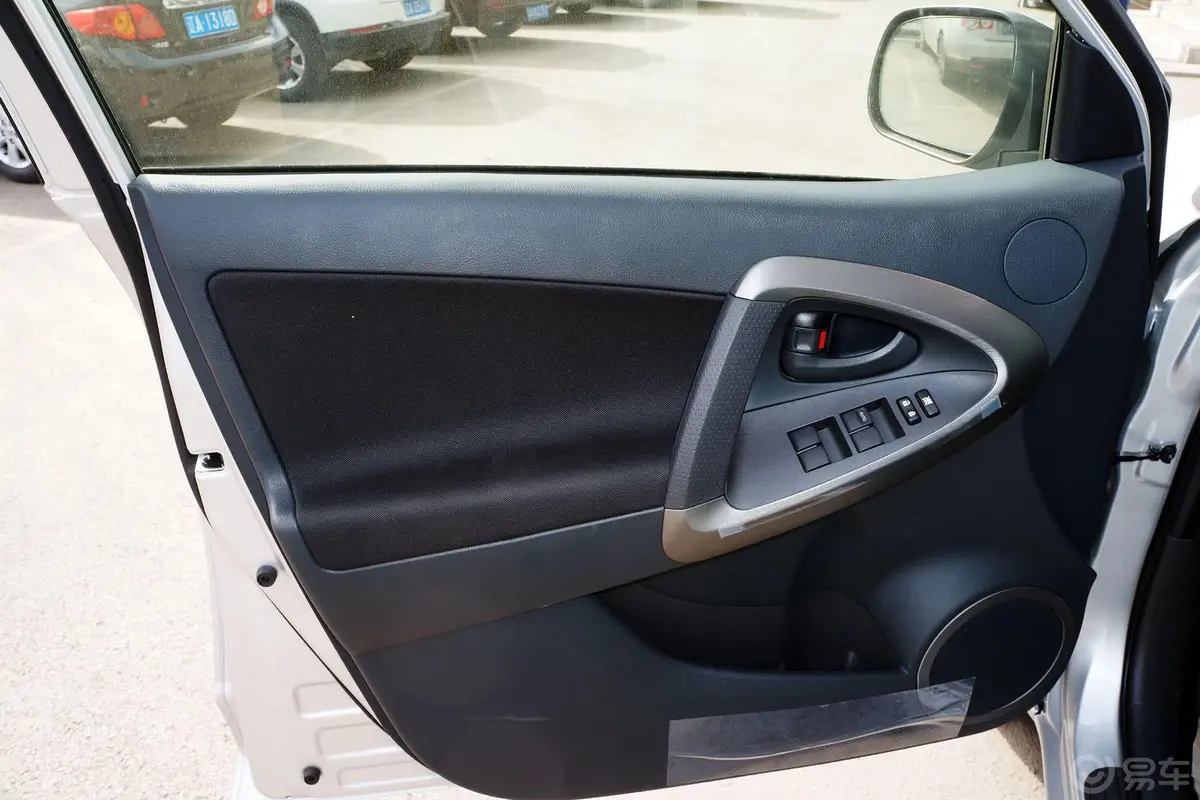 RAV4荣放2.0L 自动 特享经典版驾驶员侧车门内门板