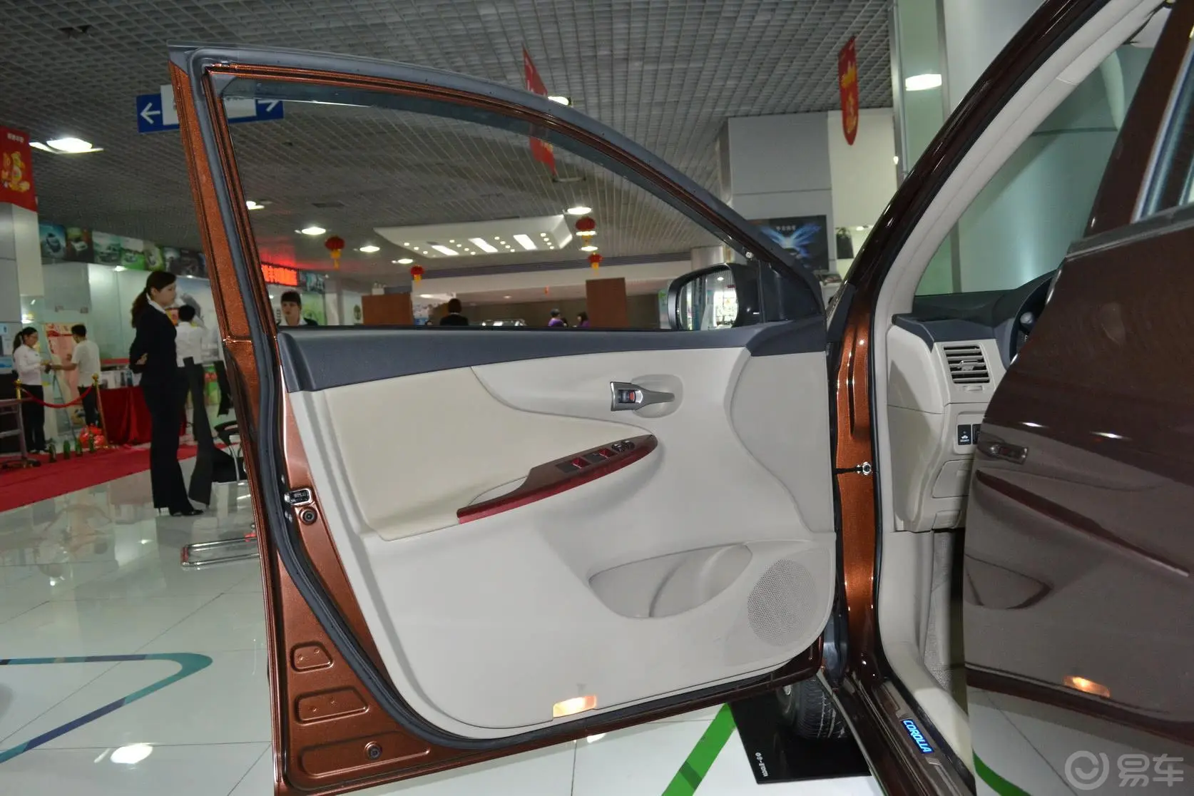 卡罗拉1.6L GL炫装版 4AT驾驶员侧车门内门板