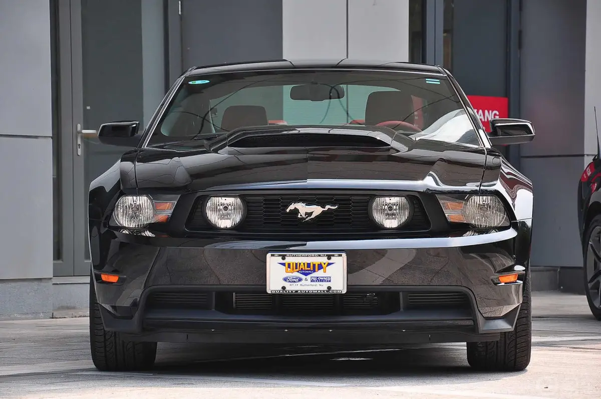 MustangV8 5.0L GT自动  豪华版 高配正前水平
