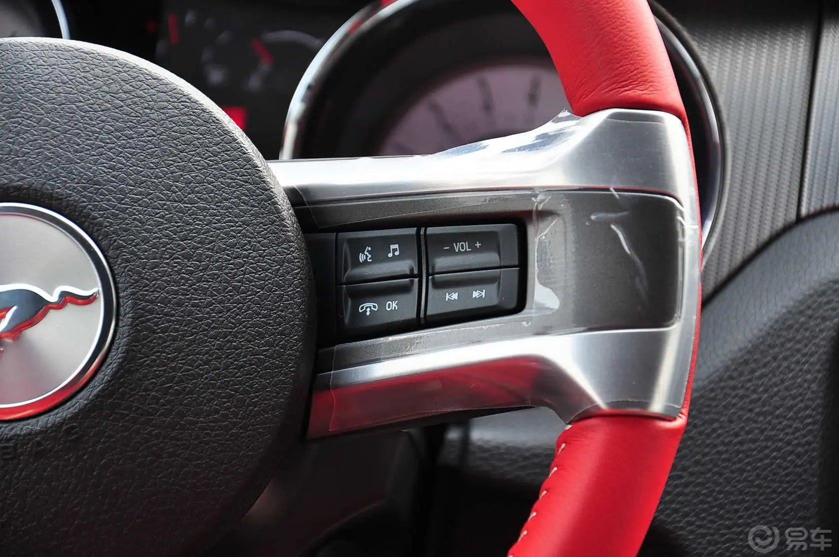 MustangV8 5.0L GT自动  豪华版 高配方向盘功能键（右）