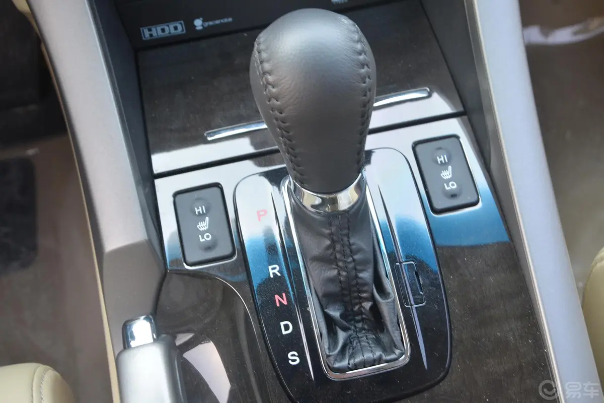 思铂睿2.4L 尊贵导航版 VTi—S NAVI换挡装置