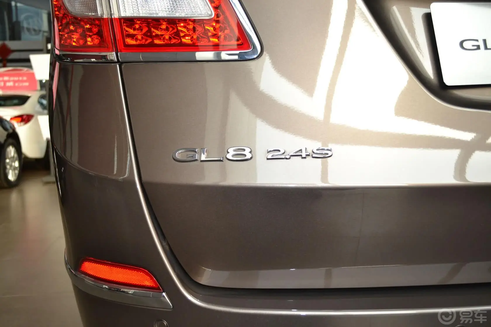 别克GL8豪华商务车 2.4 LT 行政版尾标