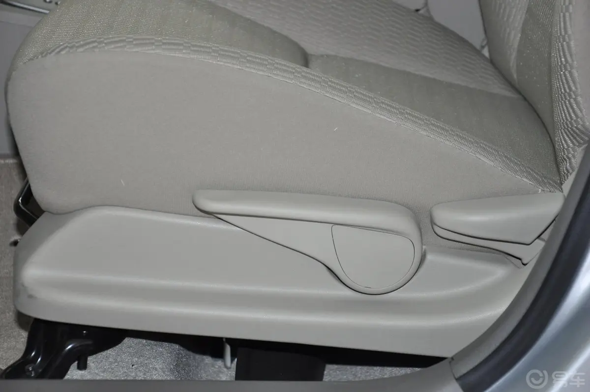 威驰1.6L GL-i 天窗版 自动座椅调节键