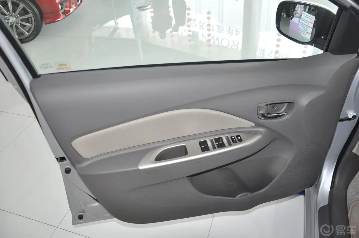 威驰1.6L GL-i 天窗版 自动驾驶员侧车门内门板