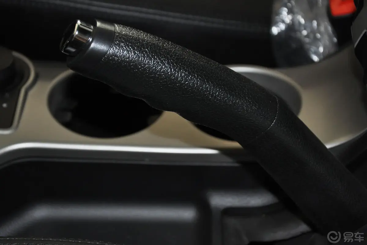 奥轩GX52.4L 自动 两驱 时尚版 汽油驻车制动（手刹，电子，脚刹）