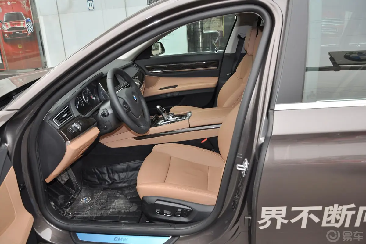 宝马7系730Li 领先型前排空间