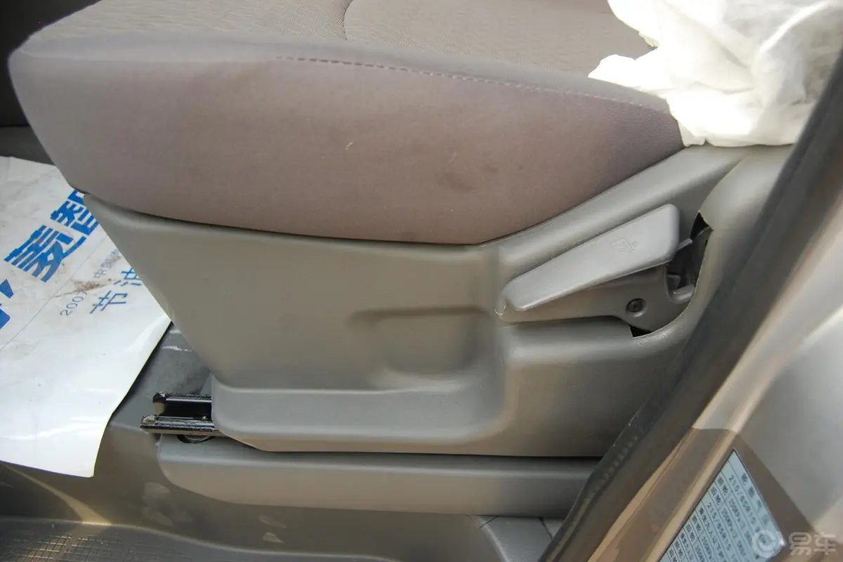菱智M5 Q3长车 2.0L 手动 舒适型 7座座椅调节键