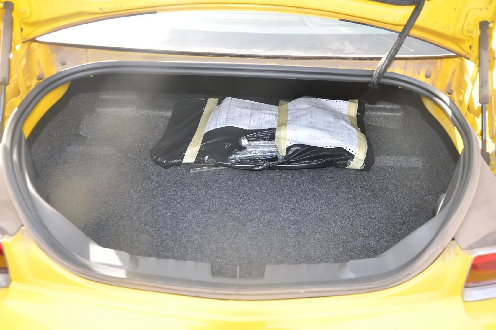 科迈罗3.6L  V6 自动 变形金刚限量版行李箱空间