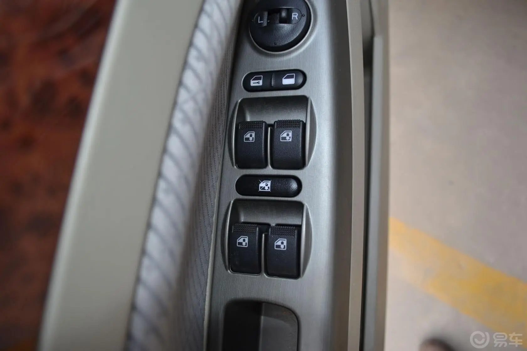 长安CX30三厢 1.6L 手动 豪华型车窗升降键