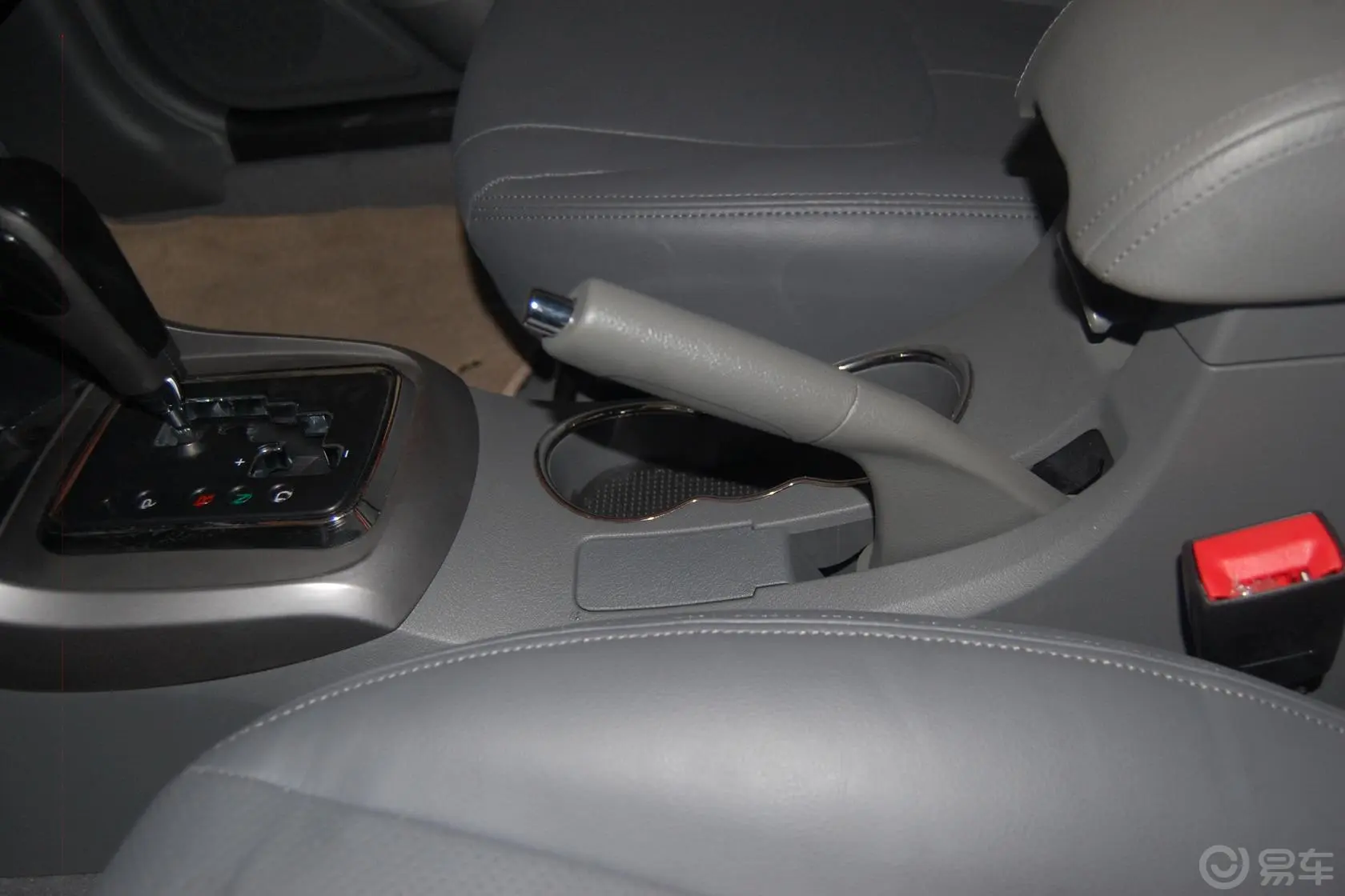 帝豪两厢 1.8L 自动 舒适型驻车制动（手刹，电子，脚刹）