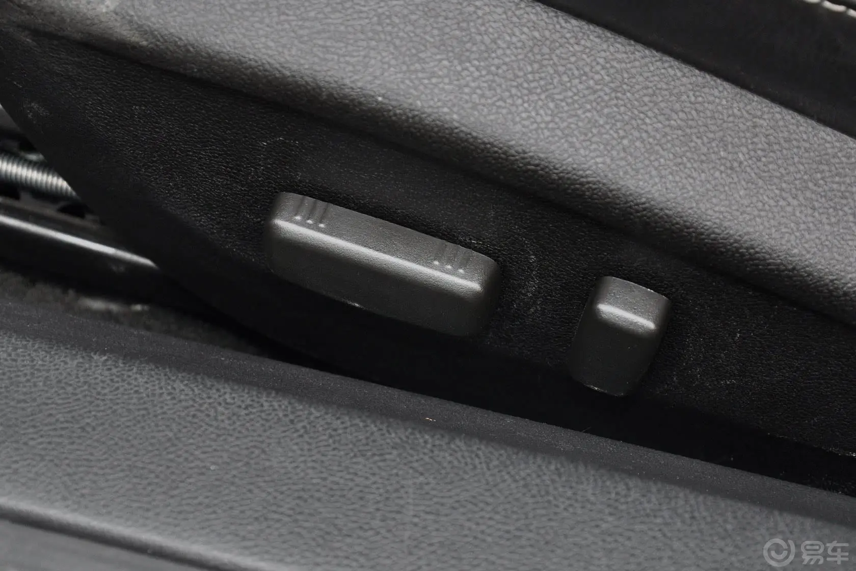 科迈罗3.6L  V6 自动 传奇性能版座椅调节键