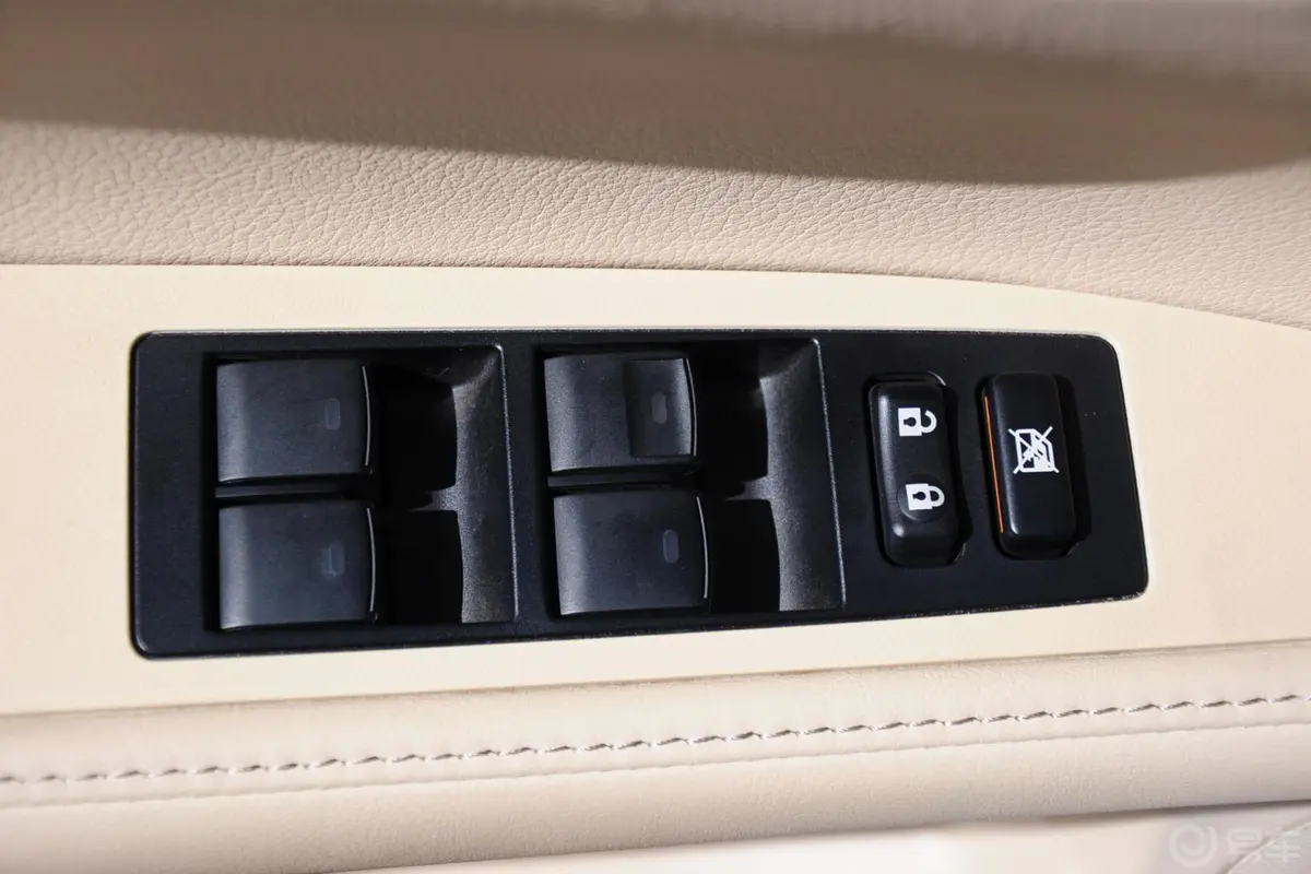 雷克萨斯ES250 豪华版车窗升降键