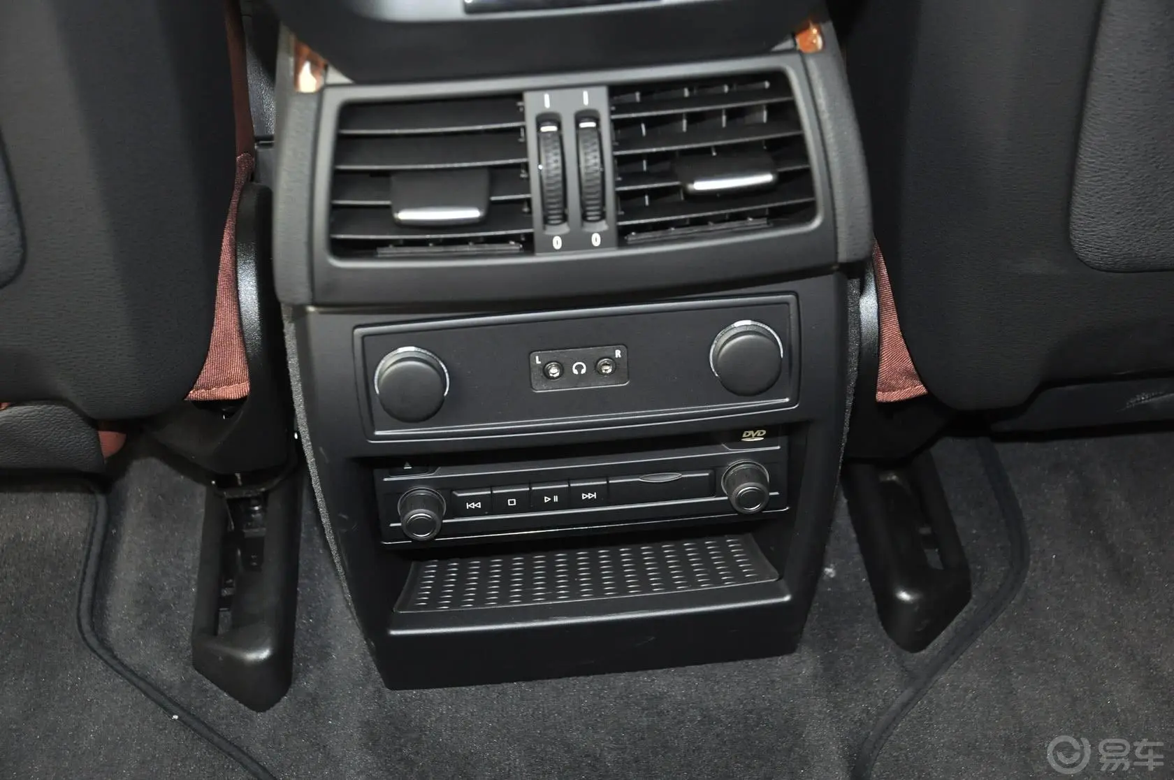 宝马X5(进口)xDrive35i 豪华型后排出风口（中央）