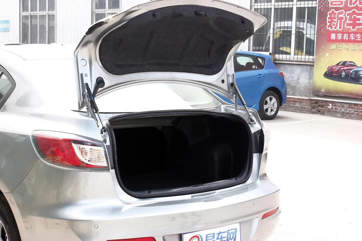 马自达3 星骋三厢 1.6L 自动 精英型行李厢开口范围