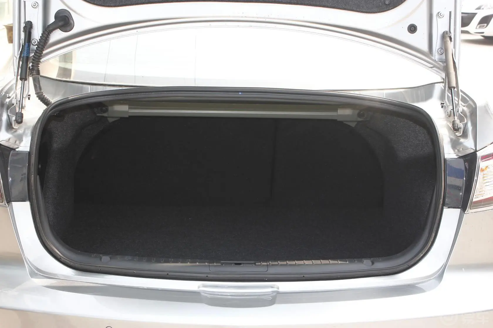 马自达3 星骋三厢 1.6L 自动 精英型行李箱空间