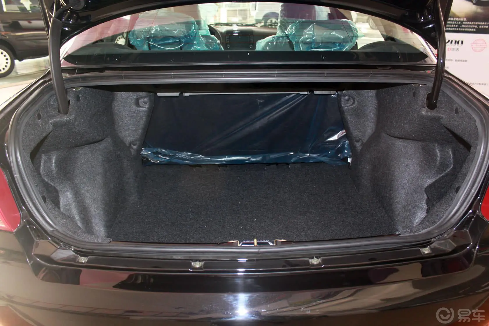众泰Z2001.3L 手动舒适型4A90M行李箱空间