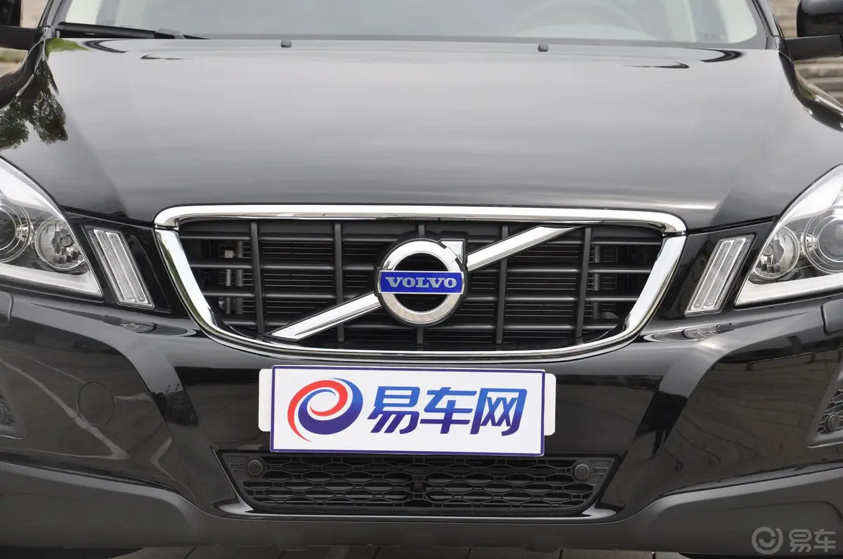 沃尔沃XC60(进口)3.0T T6 AWD舒适版前格栅侧俯拍