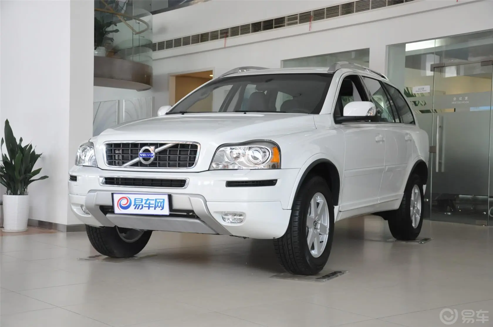 沃尔沃XC902.5T T5 豪华版侧前45度车头向左水平