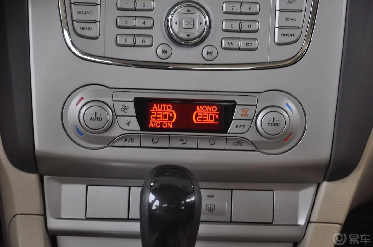 福克斯三厢 经典款 1.8L 自动 时尚型空调