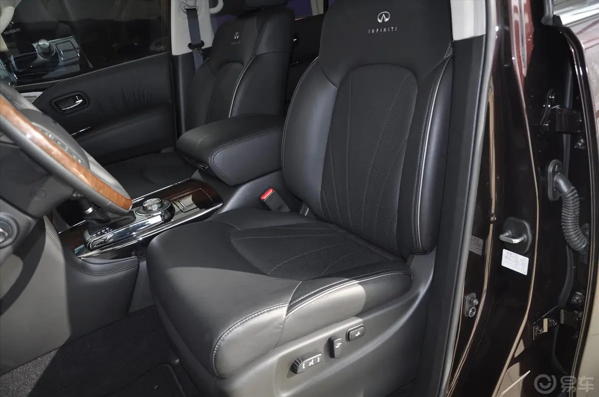 英菲尼迪QX56 手自一体驾驶员座椅