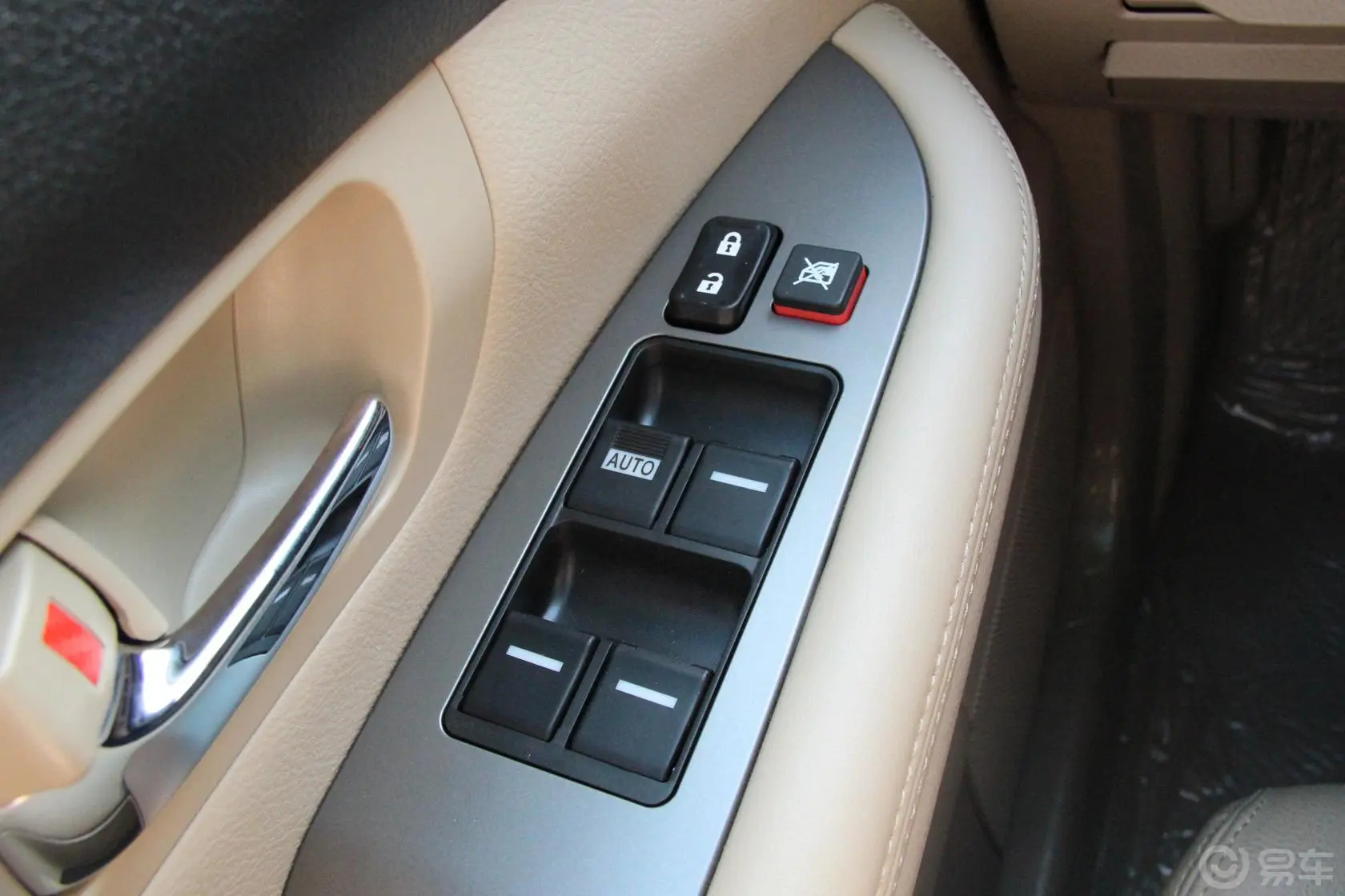 比亚迪S62.0L 手动 豪华型 劲悦版车窗升降键