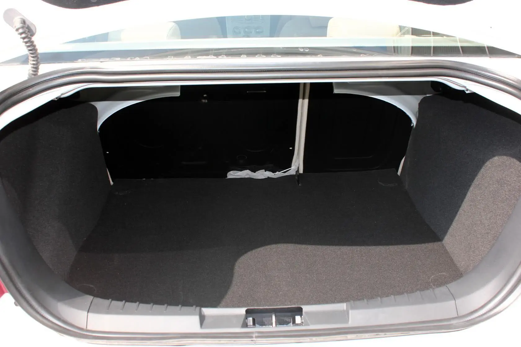 福克斯三厢 经典款 1.8L 自动 基本型行李箱空间